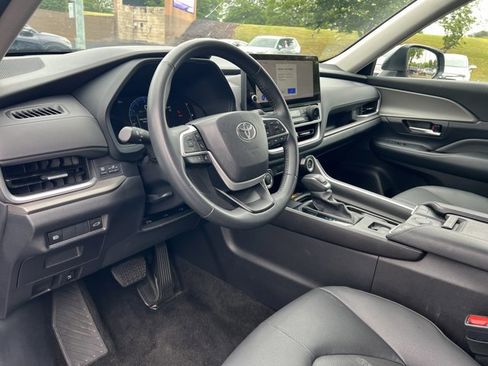 Used 2025 Toyota Grand Highlander FWD image 9
