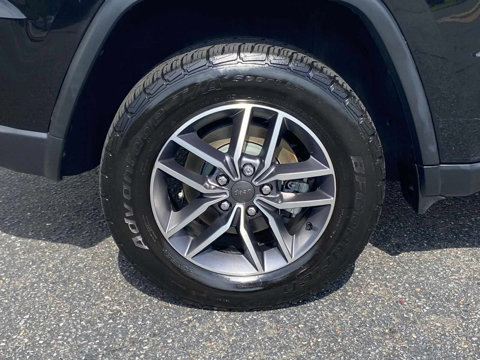 Used 2021 Jeep Grand Cherokee Limited AWD/4WD image 9