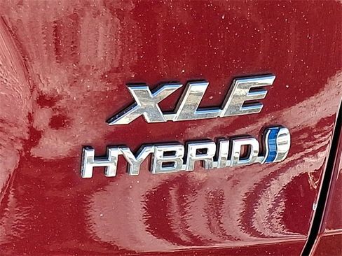 Used 2021 Toyota RAV4 XLE image 31