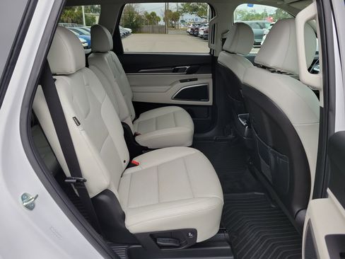 Certified 2025 Kia Telluride S image 12
