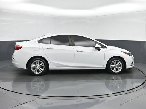 Used 2018 Chevrolet Cruze LT FWD image 8