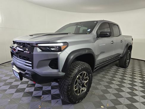 Used 2024 Chevrolet Colorado ZR2 w/ Technology Package AWD/4WD image 3