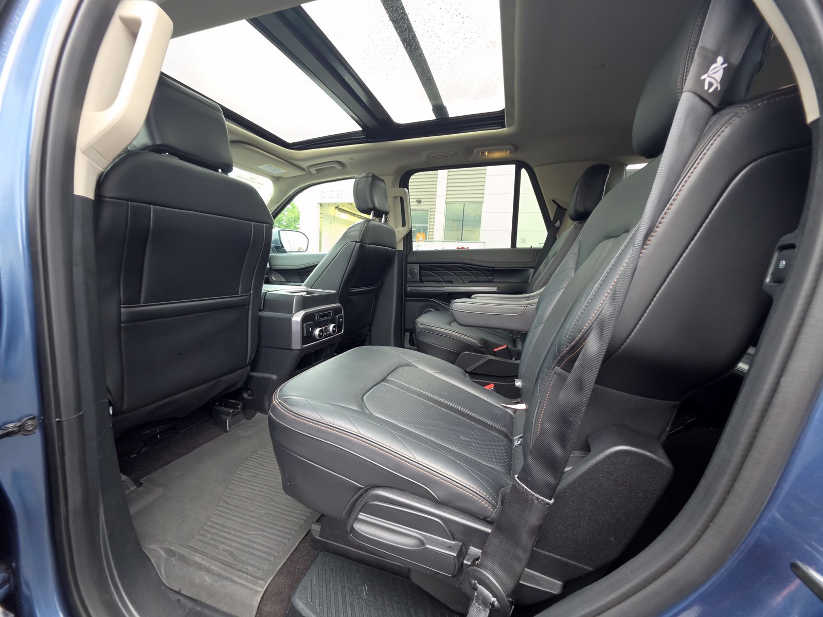 Used 2019 Ford Expedition Platinum AWD/4WD image 25