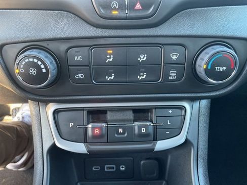 Used 2023 GMC Terrain SLE image 20