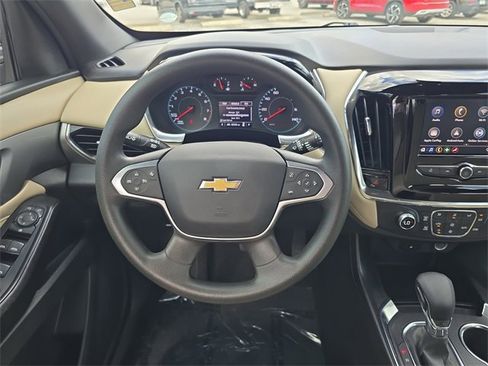 Used 2023 Chevrolet Traverse LS image 10