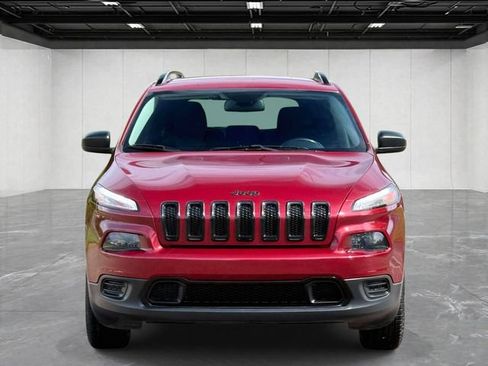 Used 2016 Jeep Cherokee Sport w/ Cold Weather Group AWD/4WD image 8