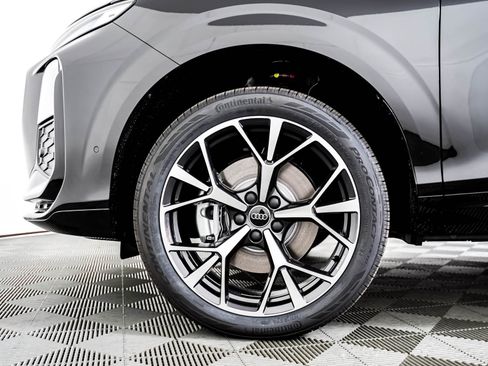 New 2026 Audi Q3 quattro 2.0T AWD/4WD image 6