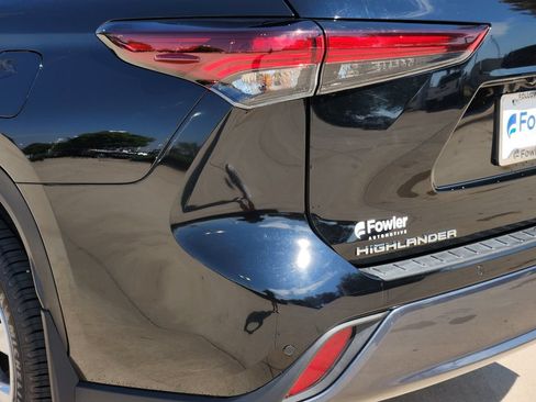 Used 2024 Toyota Highlander Limited AWD/4WD image 15
