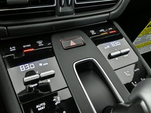 Certified 2026 Porsche Macan AWD/4WD image 17