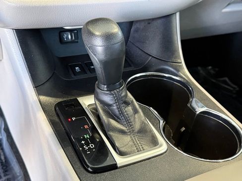 Used 2015 Toyota Highlander LE image 23