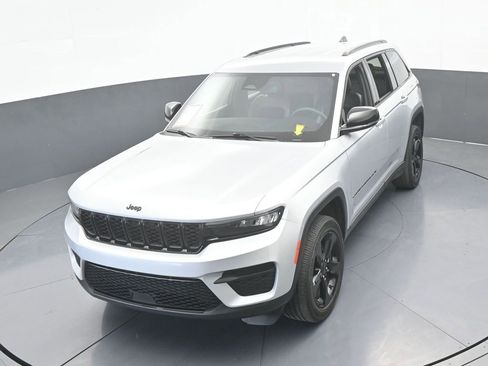 Used 2023 Jeep Grand Cherokee Altitude AWD/4WD image 49