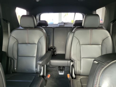 Used 2022 Chevrolet Traverse RS FWD image 20