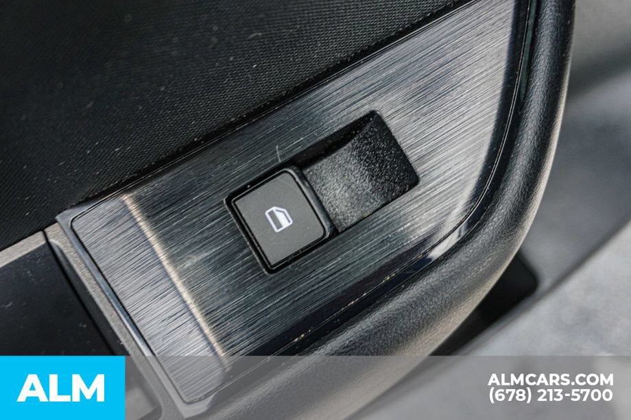 Used 2024 Nissan Rogue S FWD image 47