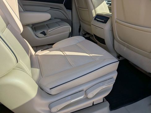 Used 2023 Cadillac Escalade ESV Premium Luxury w/ Performance Package AWD/4WD image 26