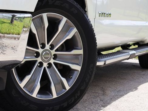 Used 2017 Nissan Titan SL RWD image 12