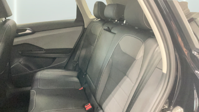 Certified 2024 Volkswagen Taos SE w/ Panoramic Sunroof Package AWD/4WD image 18