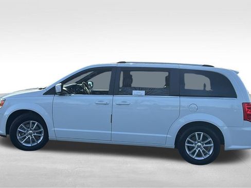 Used 2019 Dodge Grand Caravan SXT image 4