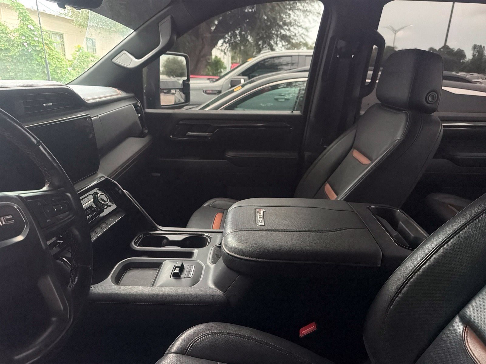Used 2025 GMC Sierra 3500 AT4 w/ AT4 Premium Plus Package AWD/4WD image 7