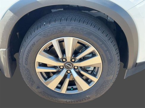 New 2025 Nissan Pathfinder SL image 9