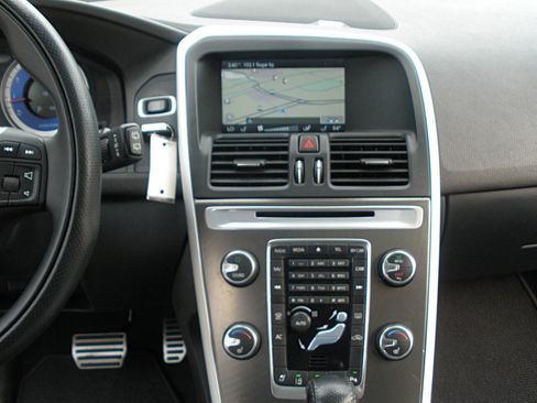 Used 2011 Volvo XC60 T6 R-Design w/ Convenience Pkg AWD/4WD image 35