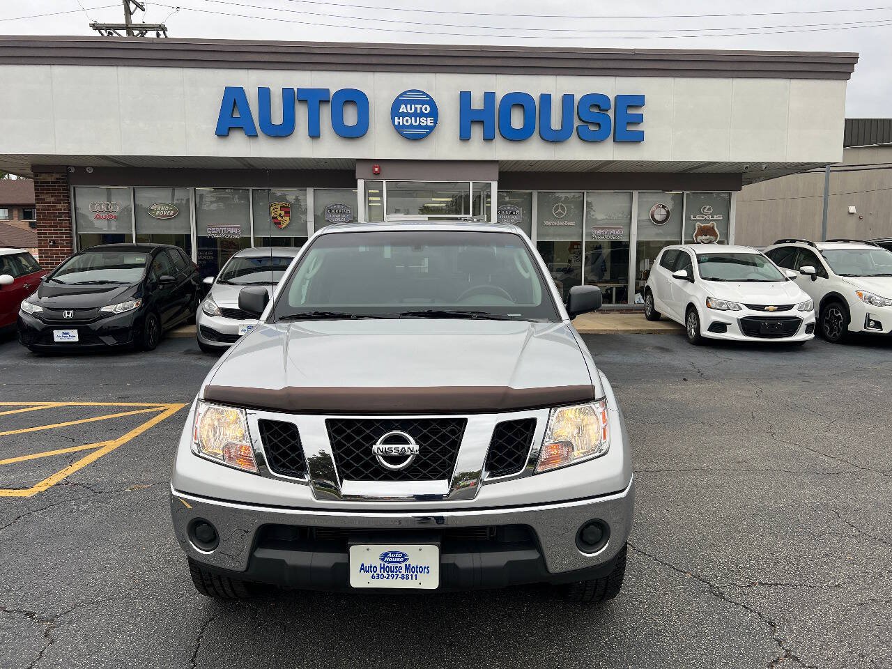 Used 2009 Nissan Frontier SE w/ SE Value Truck Pkg AWD/4WD image 2