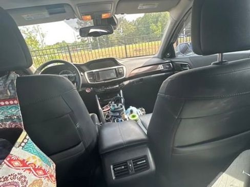 Used 2017 Honda Accord EX-L image 6