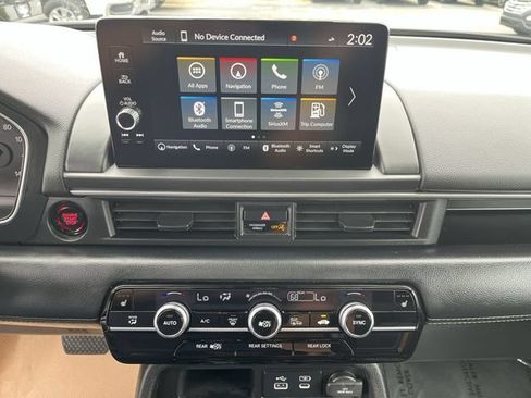 Used 2025 Honda Pilot Touring image 14