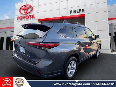 Used 2023 Toyota Highlander LE AWD/4WD image 6