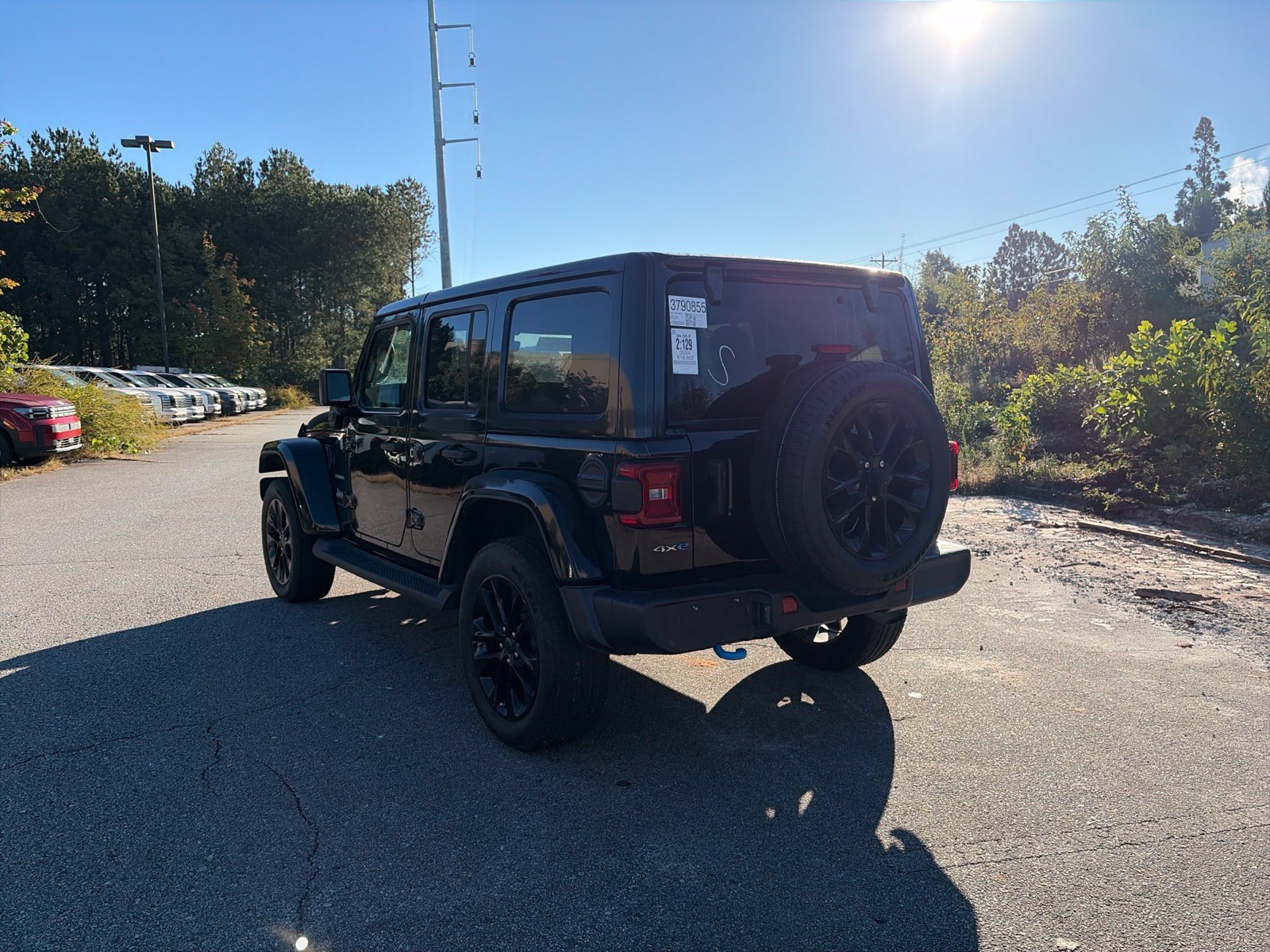 Used 2024 Jeep Wrangler Unlimited Sahara w/ Technology Group AWD/4WD image 4