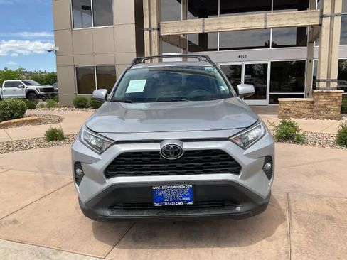 Used 2019 Toyota RAV4 XLE FWD image 2