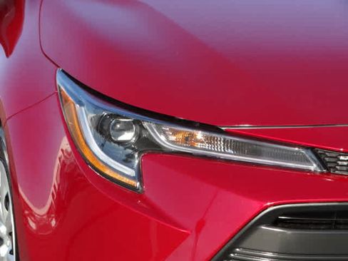 Used 2025 Toyota Corolla LE image 5