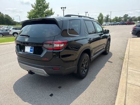 Certified 2025 Honda Pilot TrailSport image 4