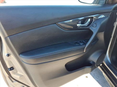 Certified 2017 Nissan Rogue S image 10