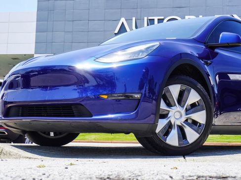 Used 2022 Tesla Model Y Long Range AWD/4WD image 2