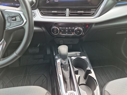 Used 2024 Chevrolet Trax LT w/ Driver Confidence Package FWD image 20
