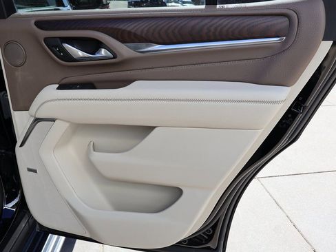 Used 2021 GMC Yukon Denali w/ Denali Premium Package image 15