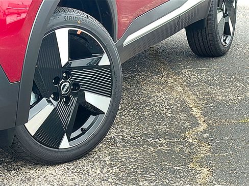 New 2026 Nissan Kicks SR FWD image 3