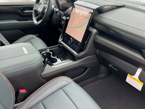 New 2026 GMC Yukon XL AT4 AWD/4WD image 13