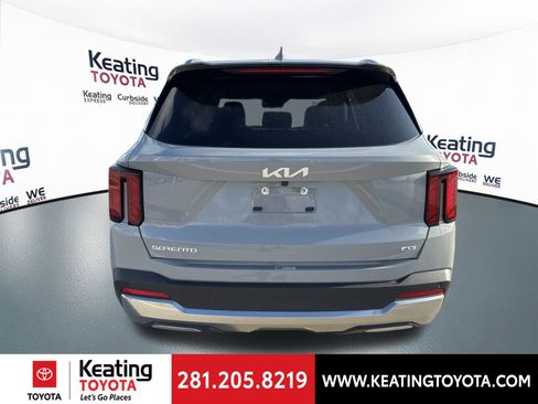 Used 2024 Kia Sorento S image 6