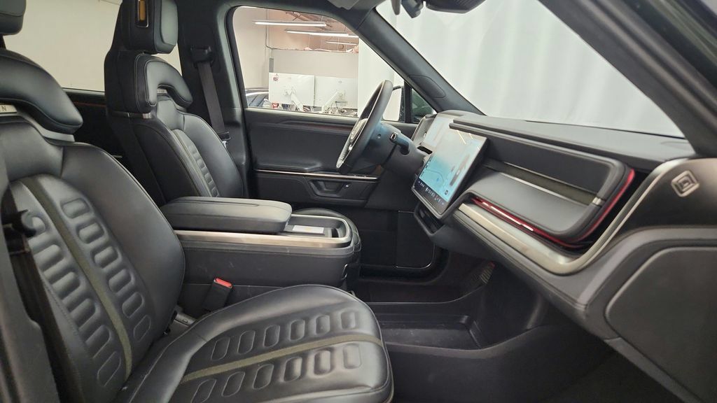 Used 2025 Rivian R1S Adventure Dual AWD/4WD image 45