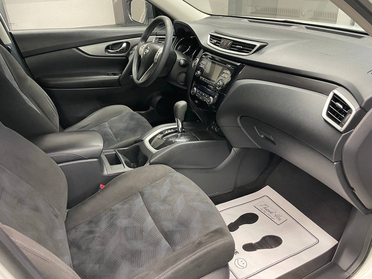 Used 2015 Nissan Rogue SV FWD image 20