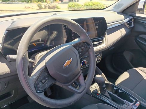 Used 2025 Chevrolet TrailBlazer LT AWD/4WD image 8