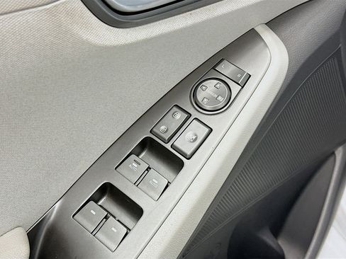 Used 2020 Hyundai Ioniq SEL image 15