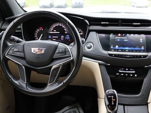 Used 2018 Cadillac XT5 FWD image 23