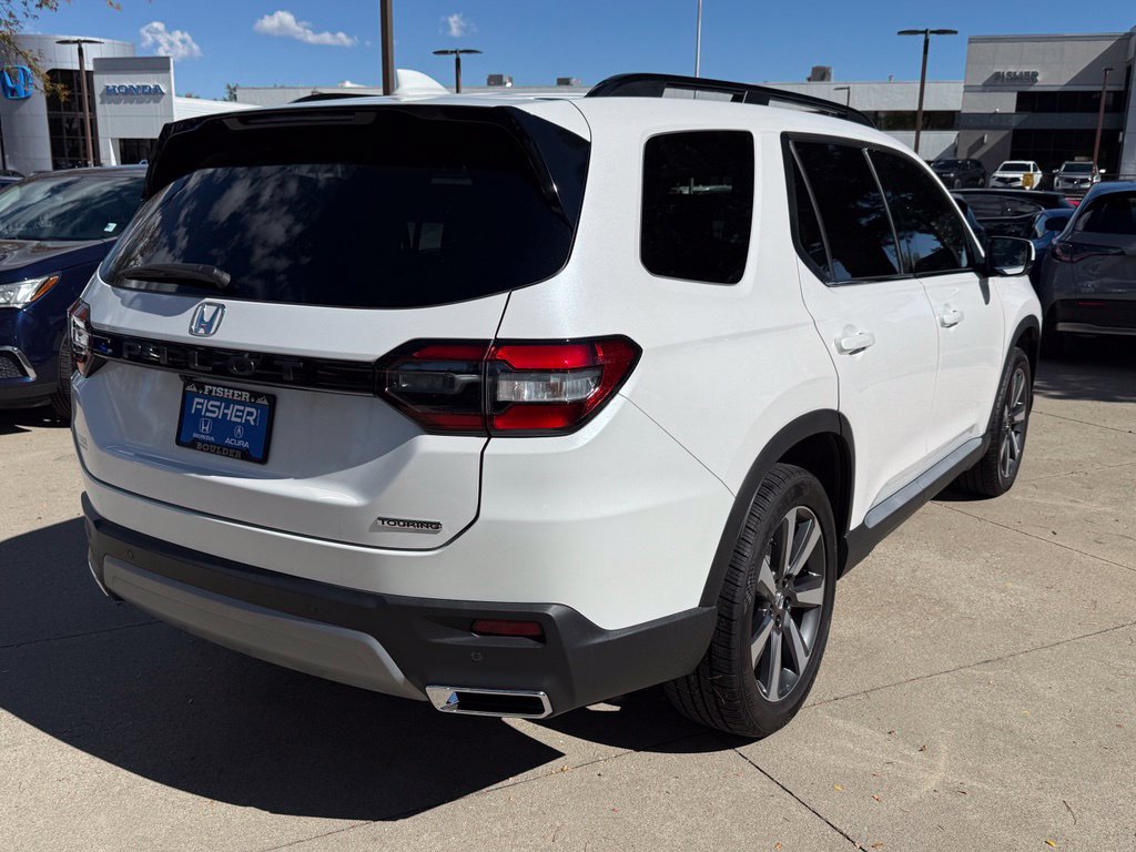 Used 2025 Honda Pilot Touring image 4