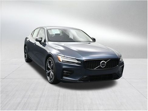 Used 2023 Volvo S60 B5 Core w/ Protection Package FWD image 7