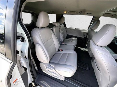 Used 2020 Toyota Sienna XLE FWD image 26
