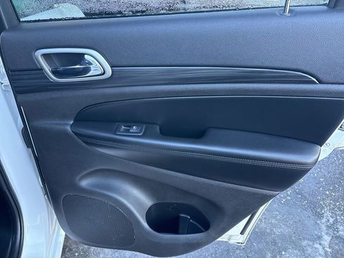 Used 2019 Jeep Grand Cherokee Altitude image 24