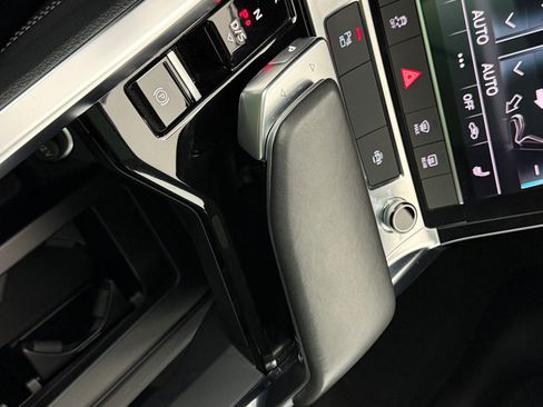 Used 2022 Audi e-tron Premium w/ Convenience Plus Package image 20