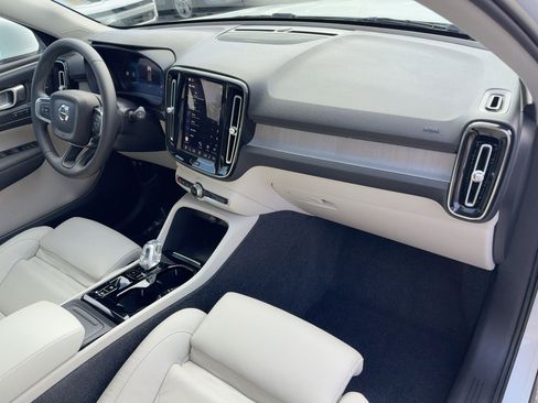 Used 2023 Volvo XC40 B5 Plus w/ Protection Package Premier image 28